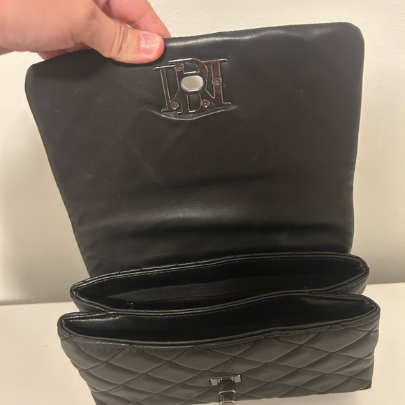 Badgley Mischka Black Quilted Leather Crossbody Bag - Picture 7 of 10